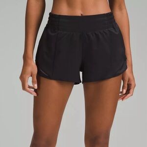 Lululemon women’s size 6 hottie hot black shorts, 2.5 inch